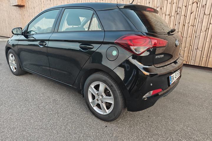 Sort Hyundai i20 fra 2016