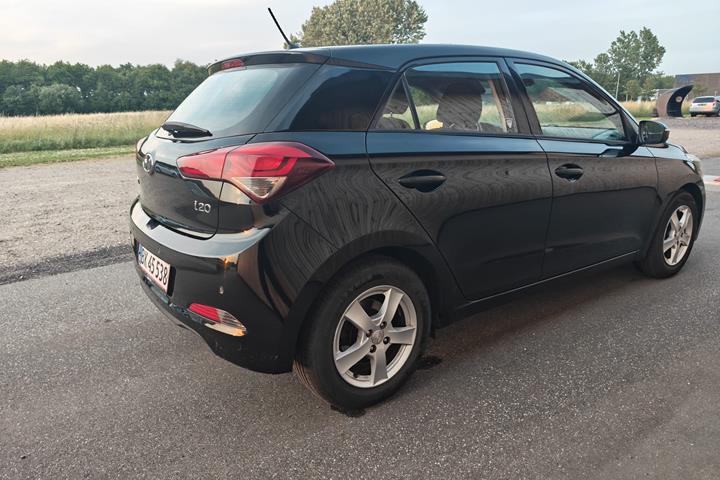 Sort Hyundai i20 fra 2016