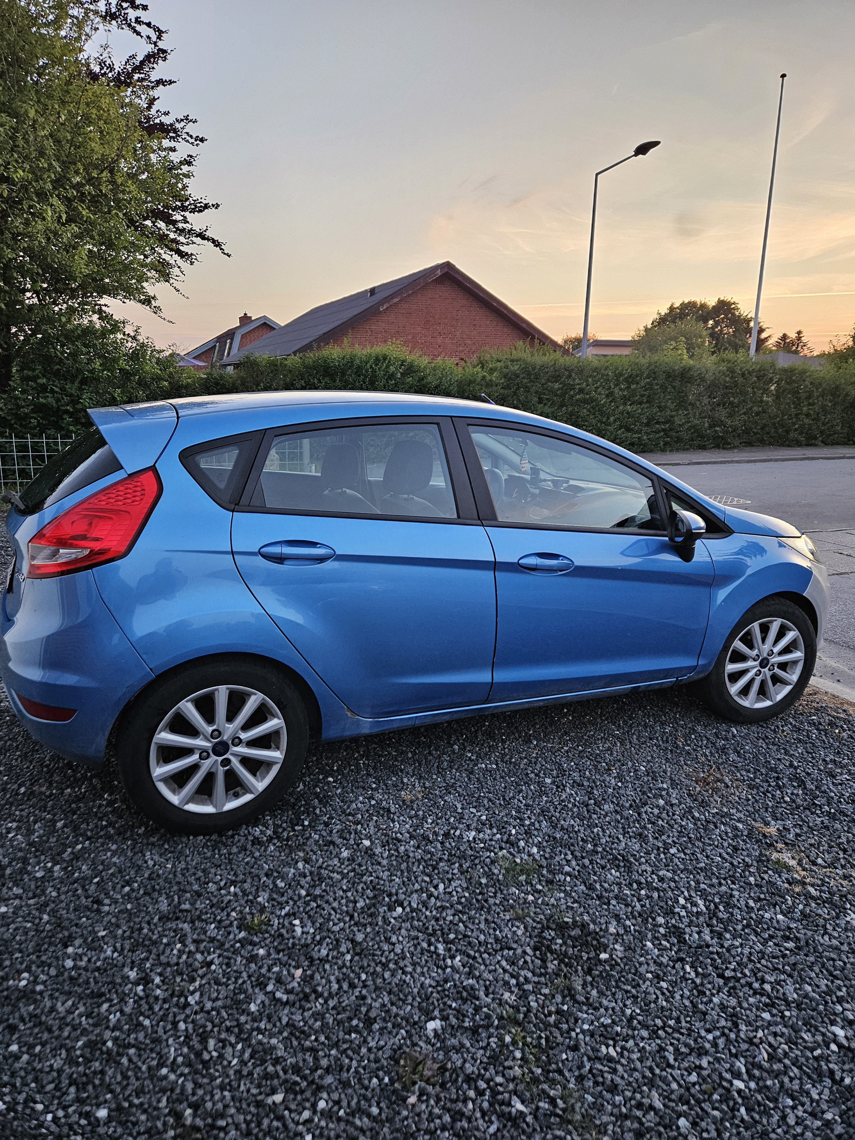 Blå Ford Fiesta fra 2008