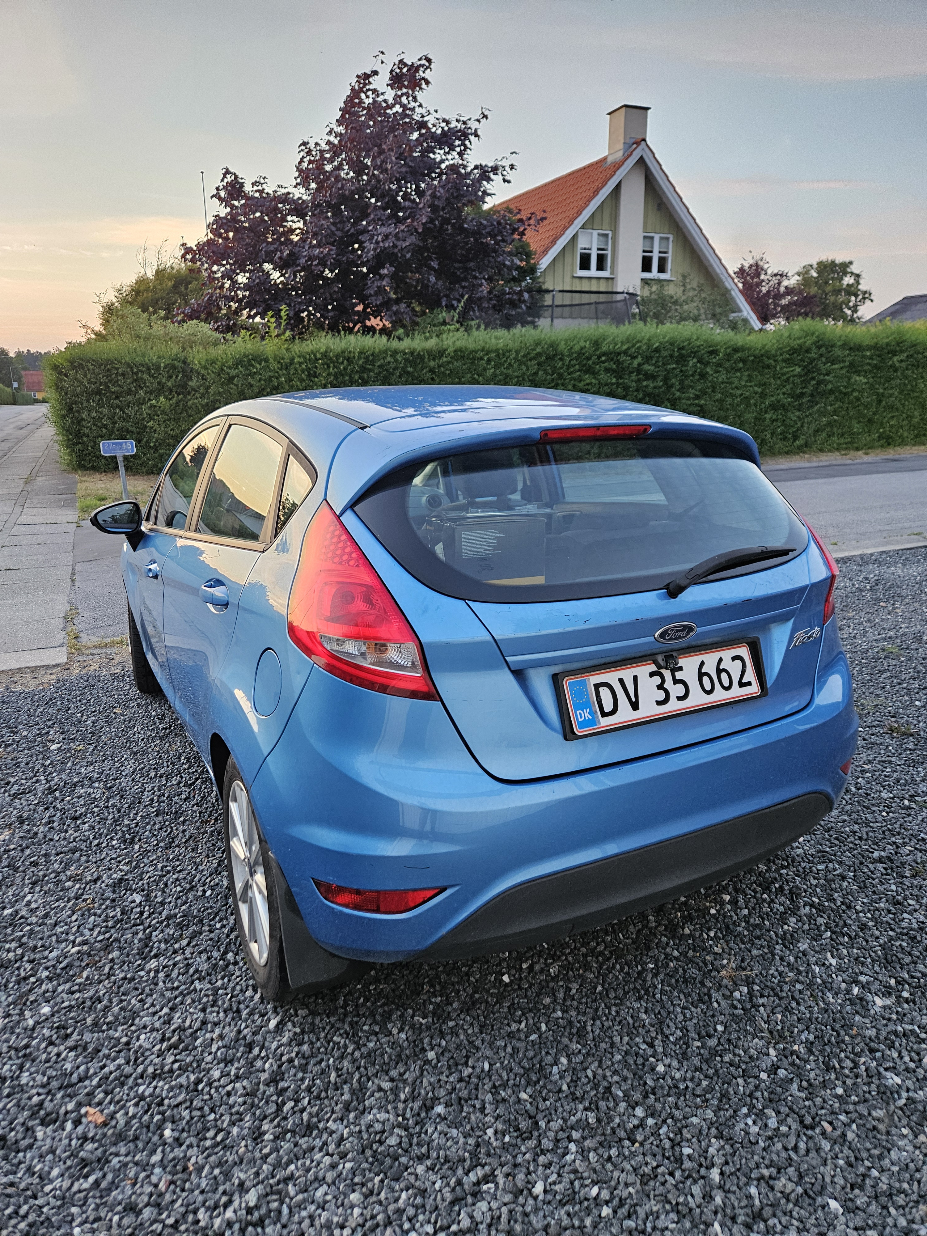 Blå Ford Fiesta fra 2008