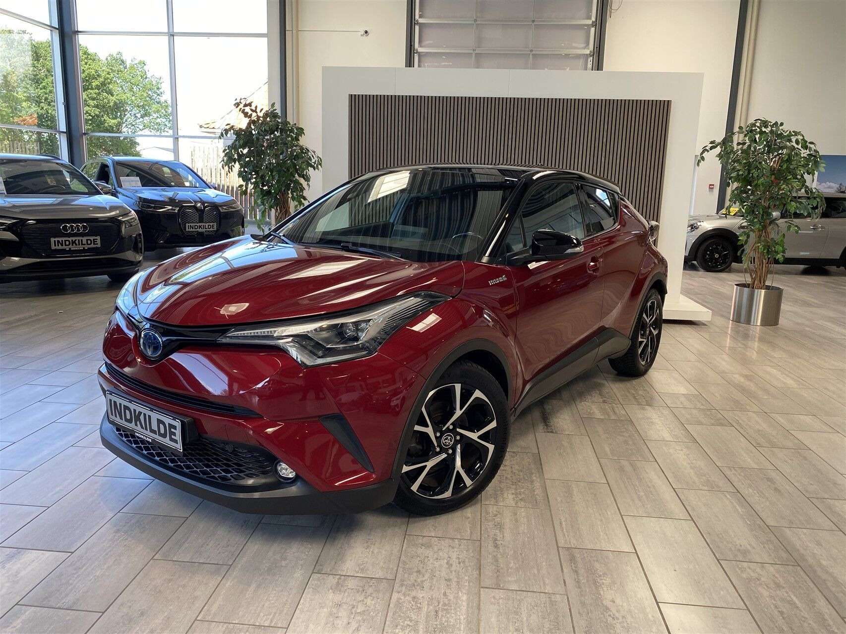 Toyota C-HR 1,8 Hybrid C-LUB Premium Selected Bi-tone Multidrive S 122HK 5d Aut.