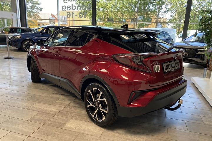 Rød Toyota C-HR fra 2019