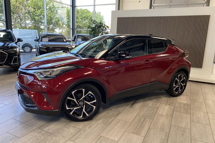 Rød Toyota C-HR fra 2019
