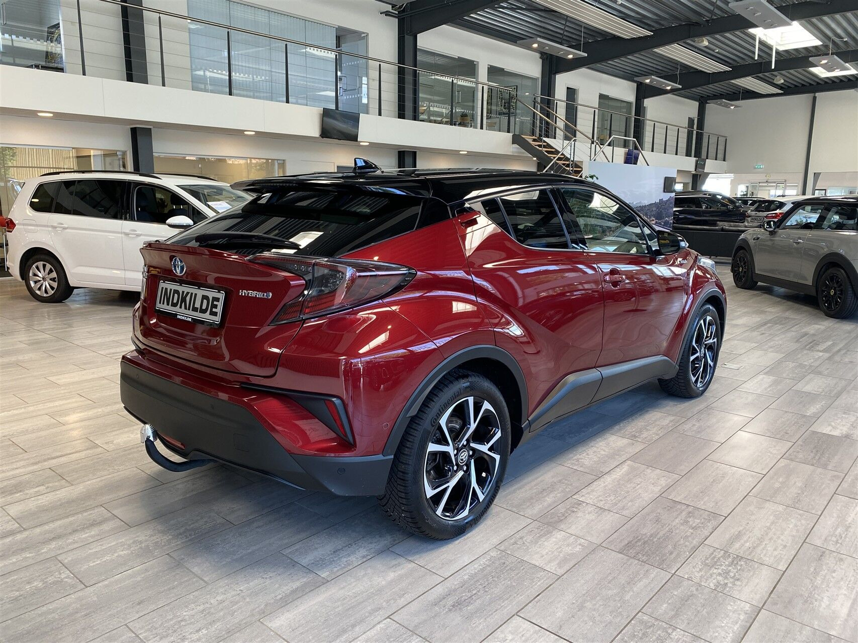 Rød Toyota C-HR fra 2019