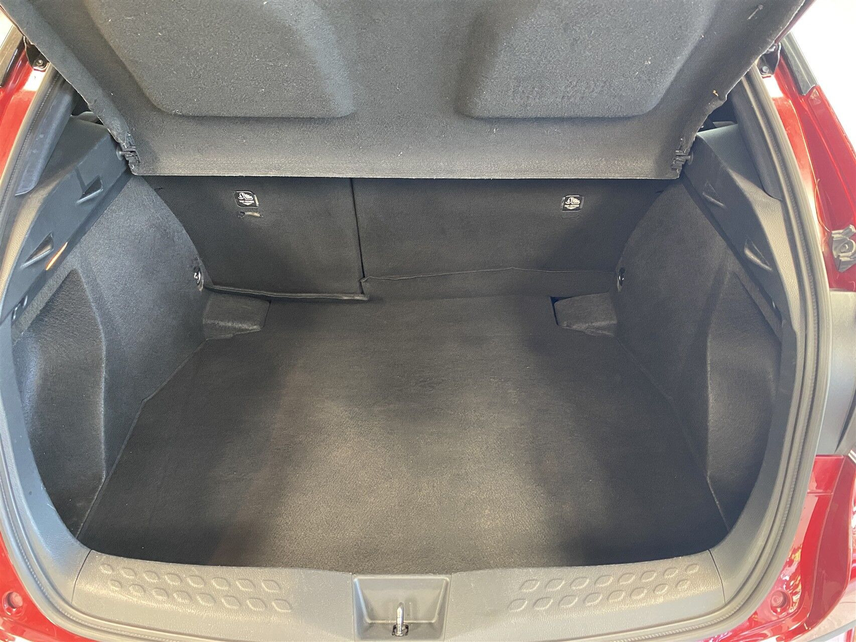 Rød Toyota C-HR fra 2019