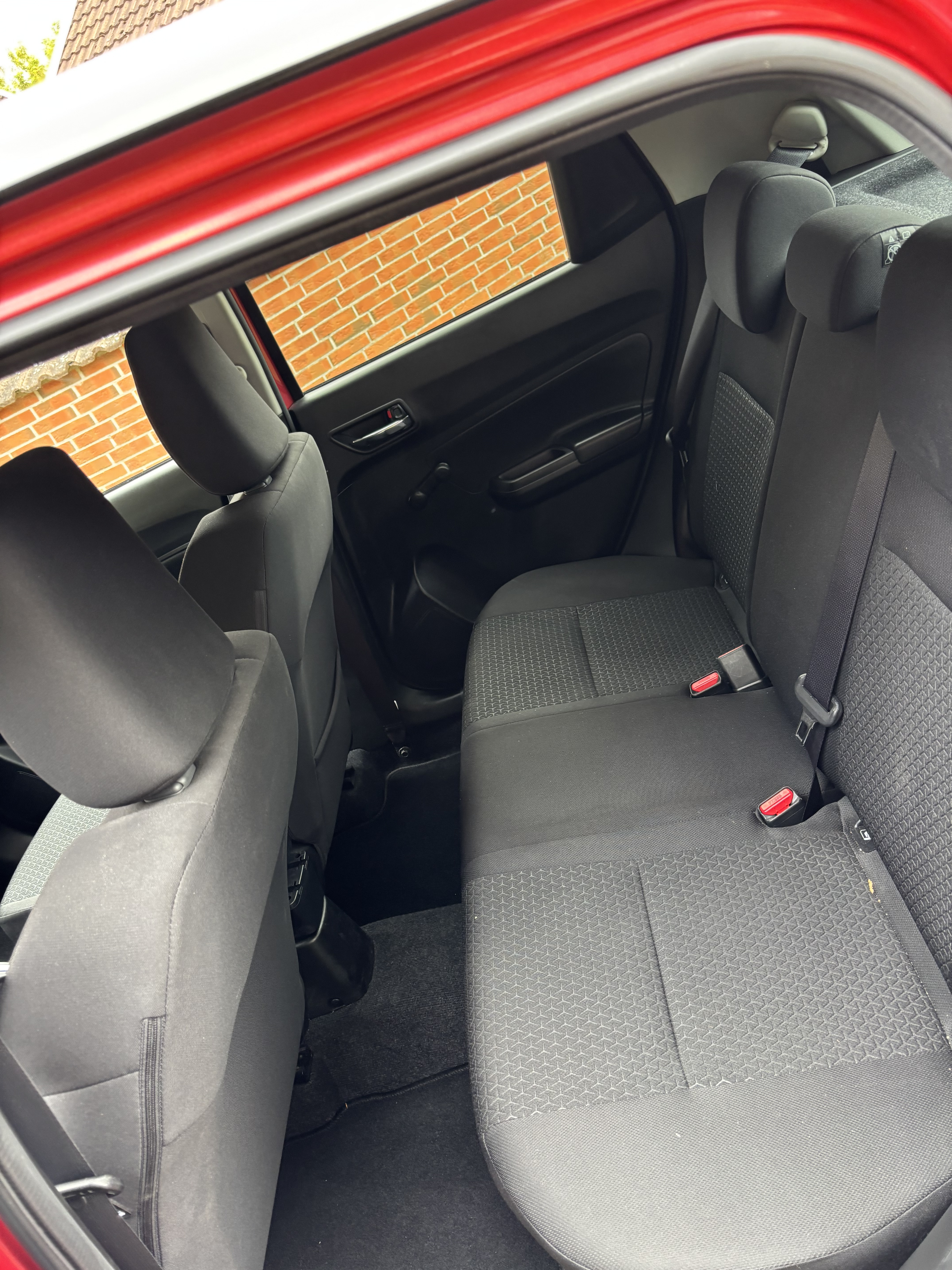 Rød Suzuki Swift fra 2019