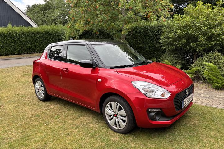 Rød Suzuki Swift fra 2019