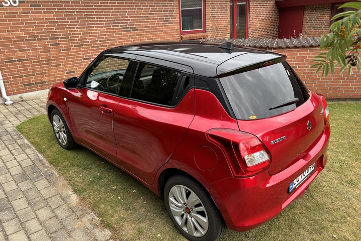 Rød Suzuki Swift fra 2019