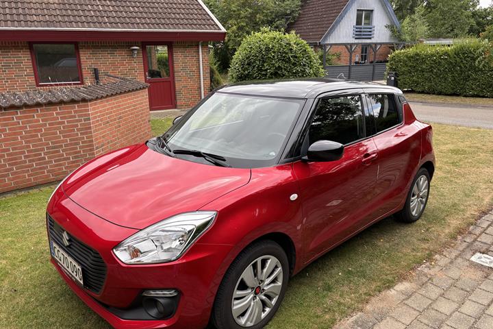 Rød Suzuki Swift fra 2019