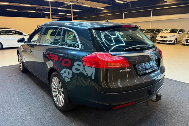 Sort Opel Insignia fra 2013