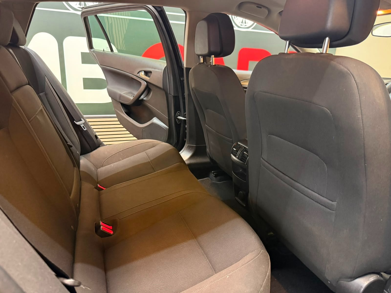 Sort Opel Insignia fra 2013