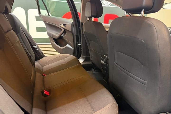 Sort Opel Insignia fra 2013
