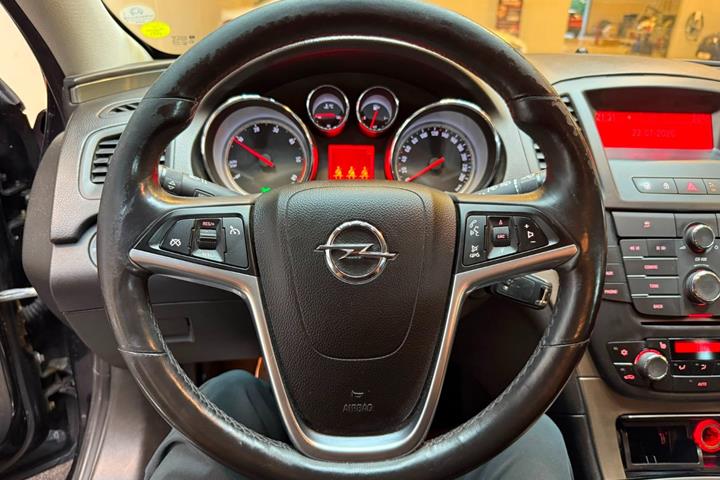 Sort Opel Insignia fra 2013