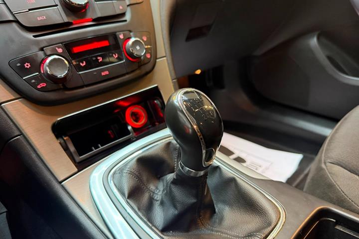 Sort Opel Insignia fra 2013