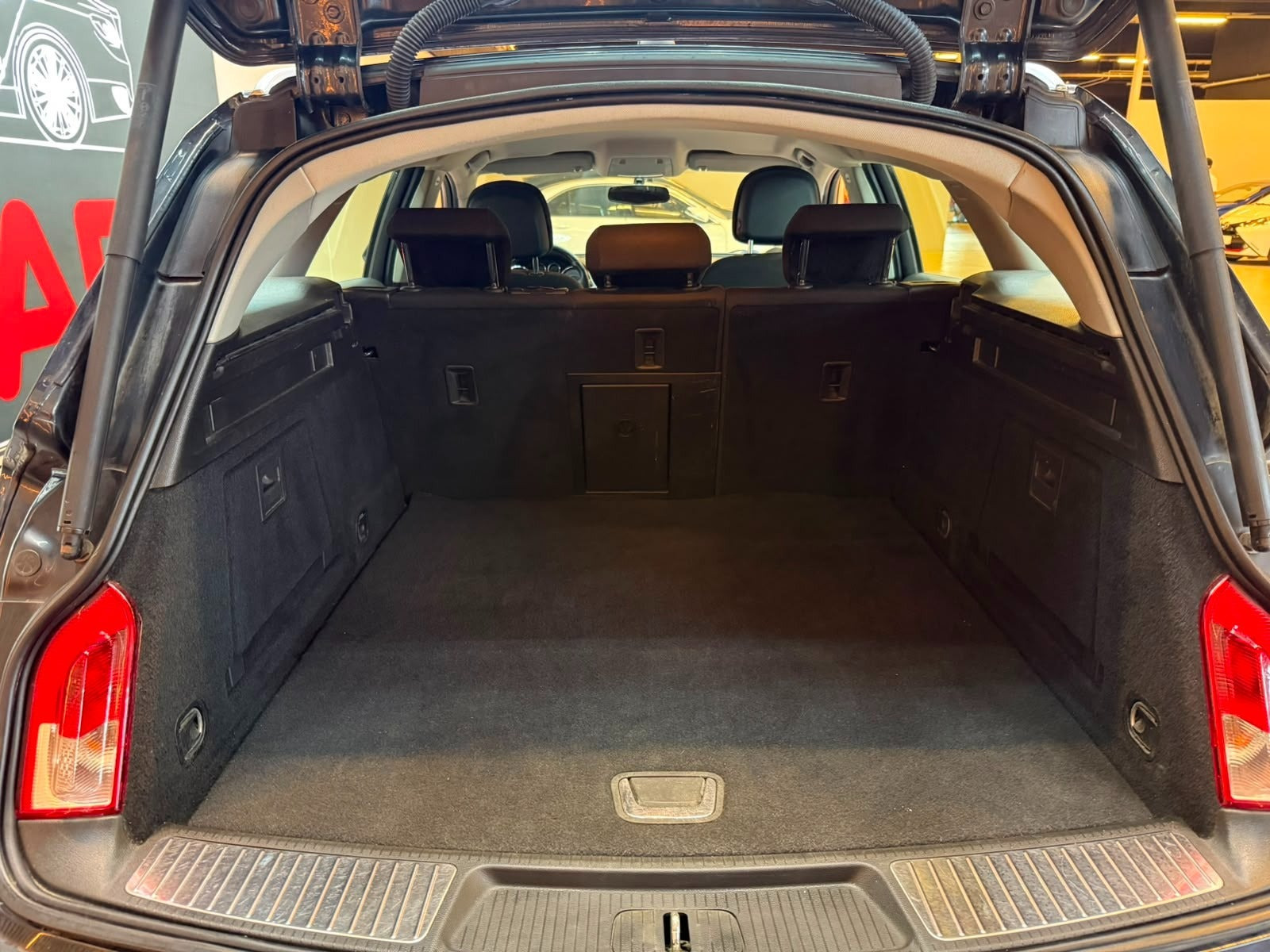 Sort Opel Insignia fra 2013