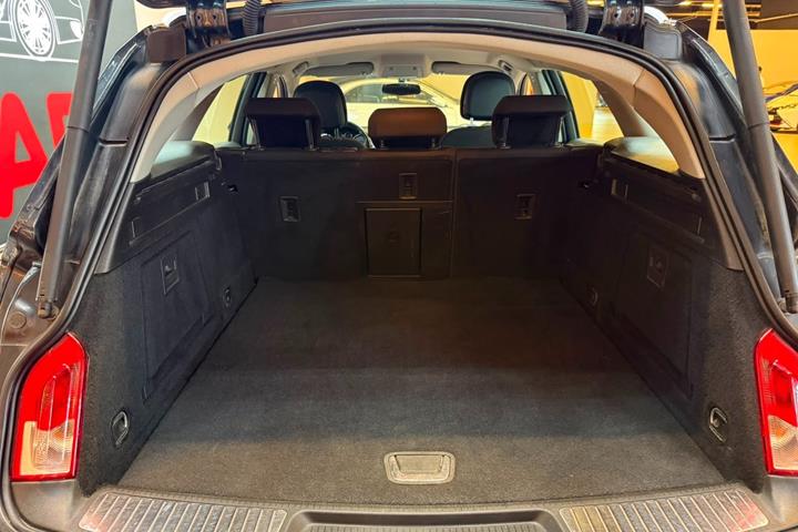 Sort Opel Insignia fra 2013