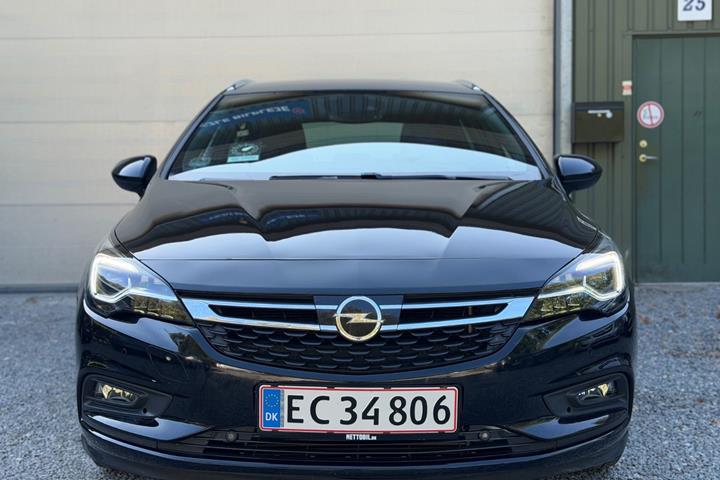 Sort Opel Astra fra 2019