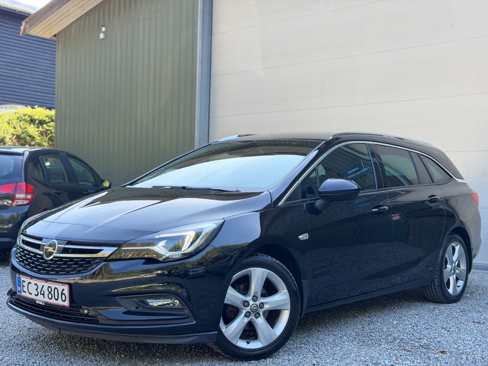 Sort Opel Astra fra 2019