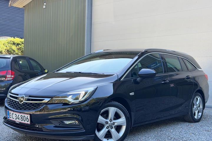 Sort Opel Astra fra 2019