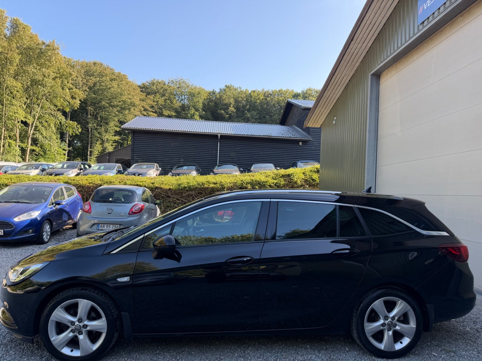 Sort Opel Astra fra 2019