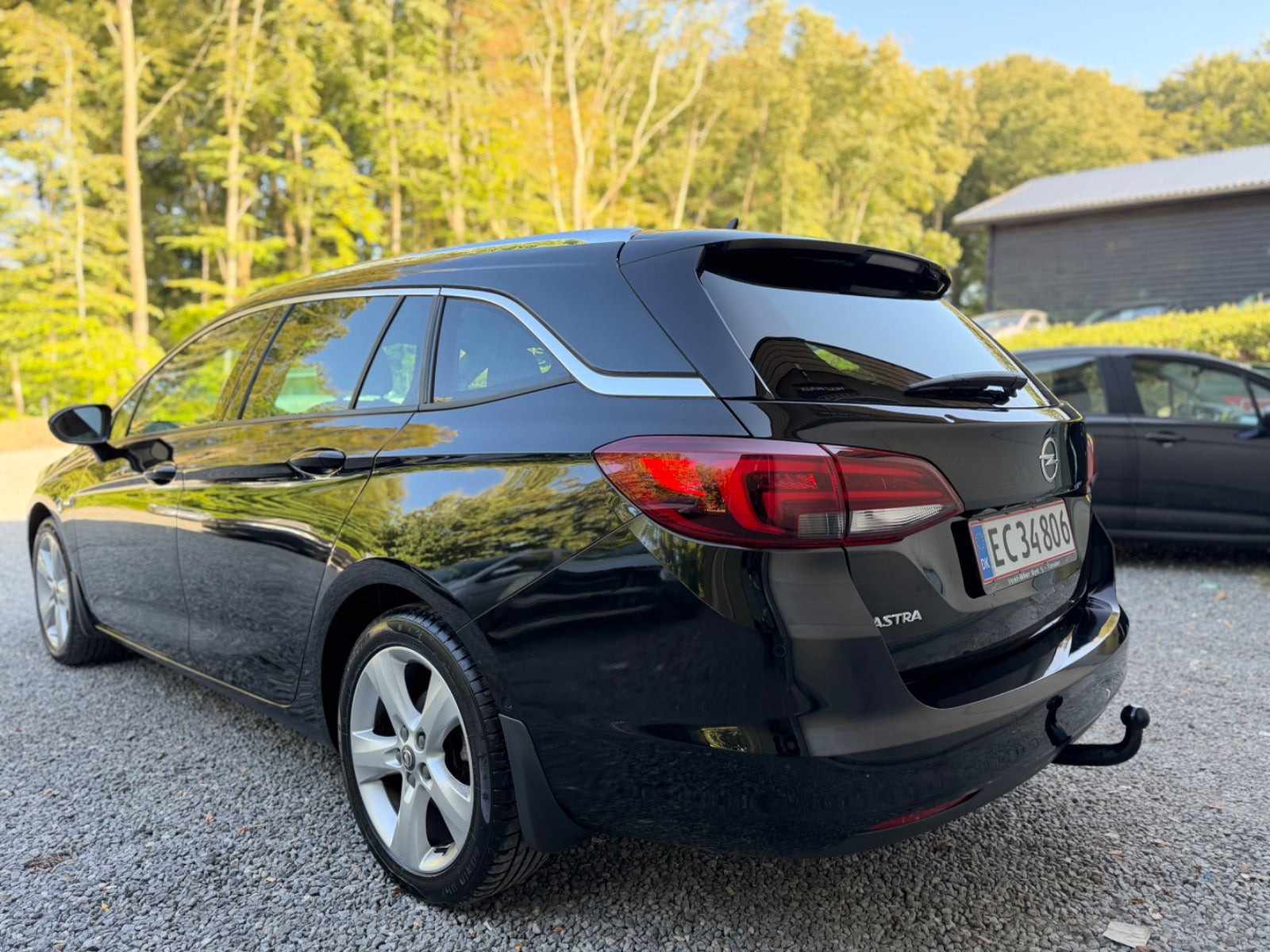 Sort Opel Astra fra 2019