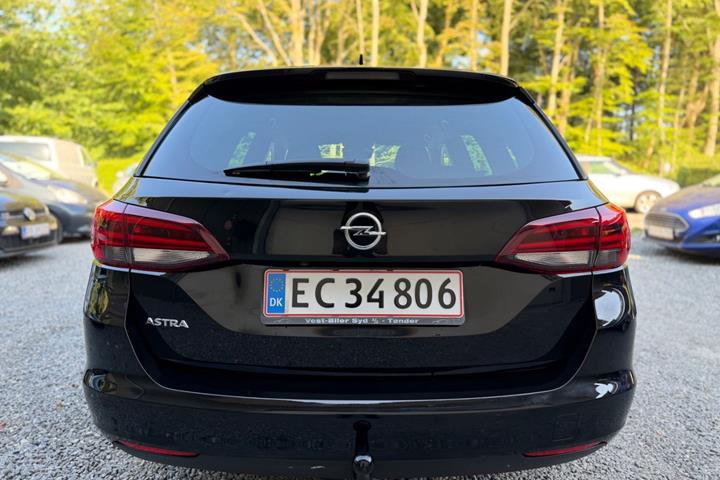 Sort Opel Astra fra 2019