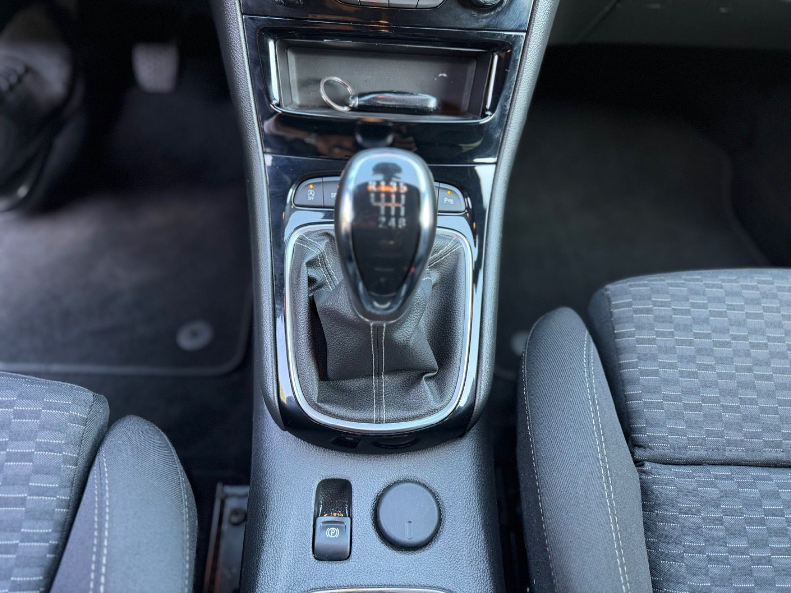 Sort Opel Astra fra 2019