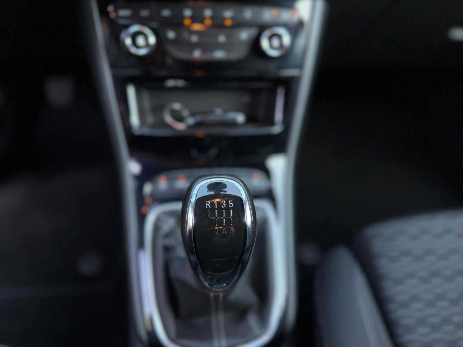 Sort Opel Astra fra 2019