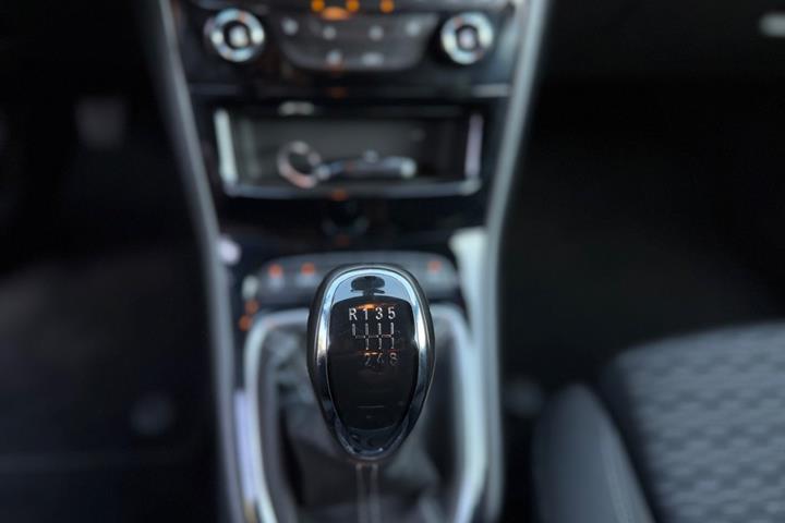 Sort Opel Astra fra 2019
