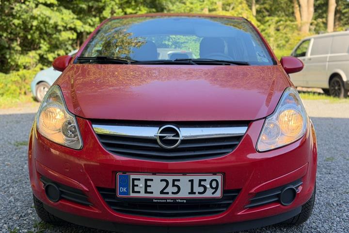 Rød Opel Corsa fra 2010