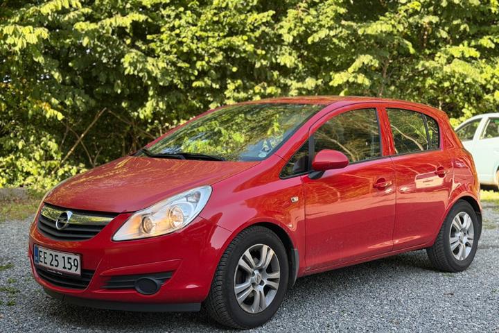 Rød Opel Corsa fra 2010