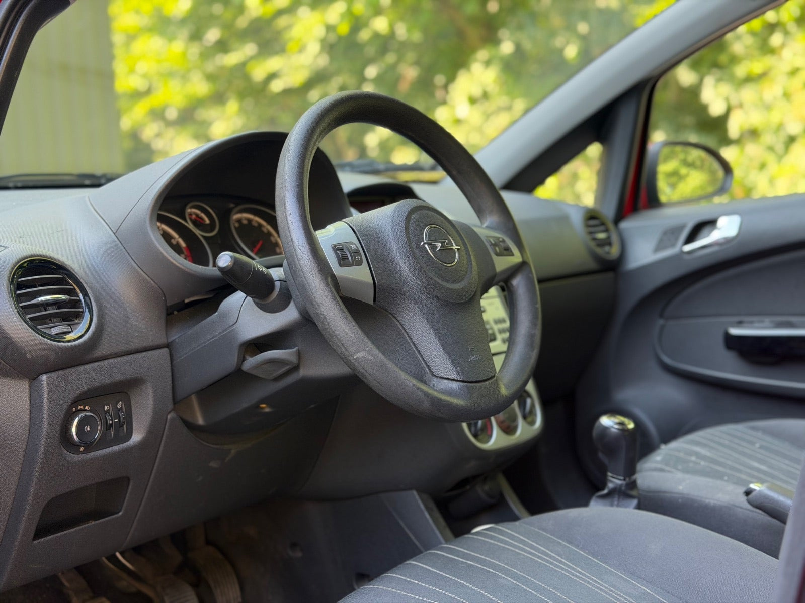 Rød Opel Corsa fra 2010