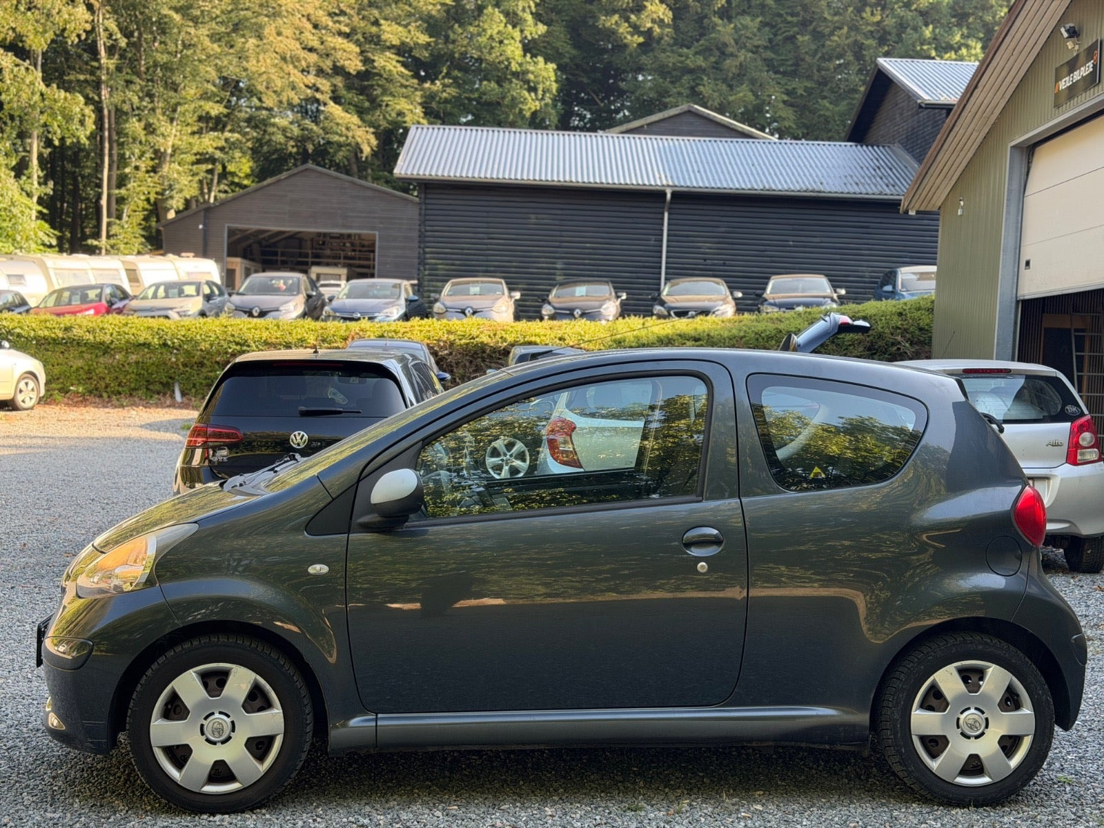 Grå Toyota Aygo fra 2008