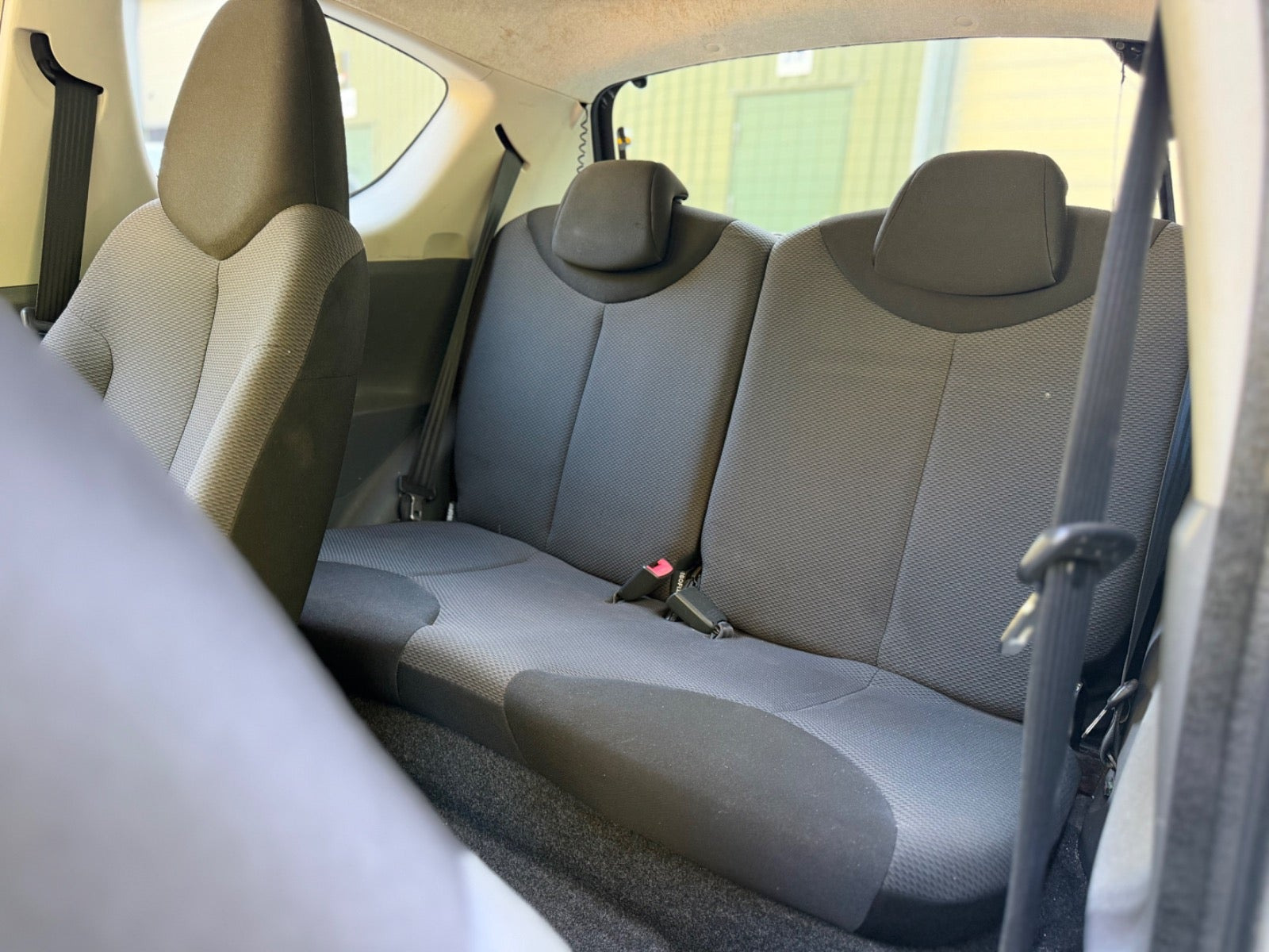 Grå Toyota Aygo fra 2008