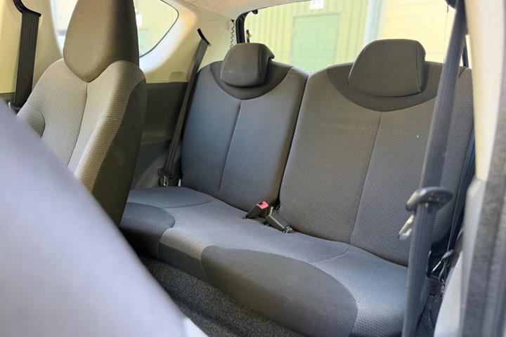 Grå Toyota Aygo fra 2008
