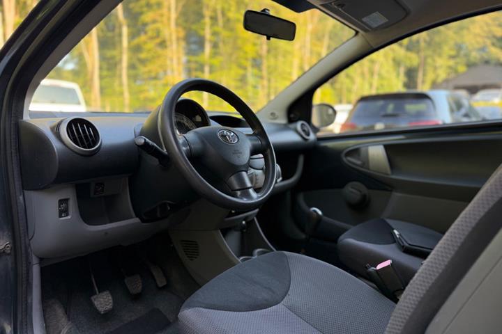 Grå Toyota Aygo fra 2008