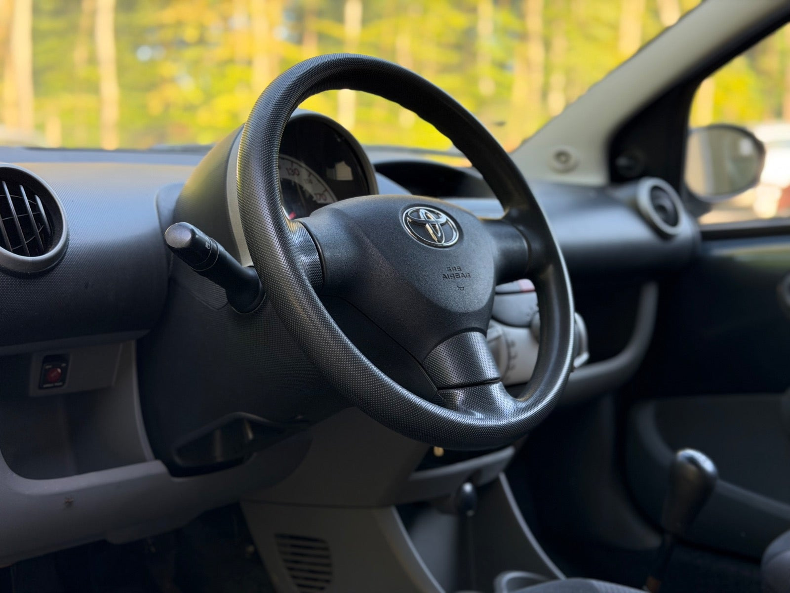 Grå Toyota Aygo fra 2008
