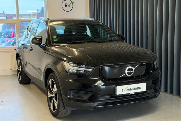 Sort Volvo XC40 fra 2022 set udefra