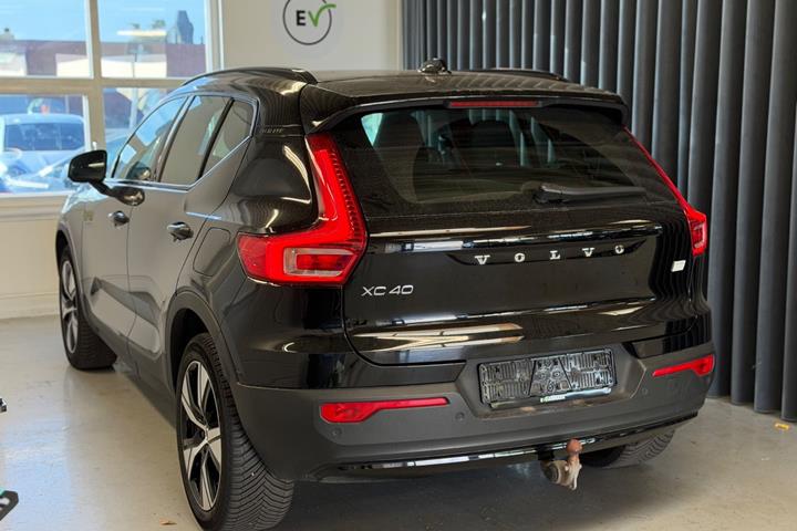 Sort Volvo XC40 fra 2022
