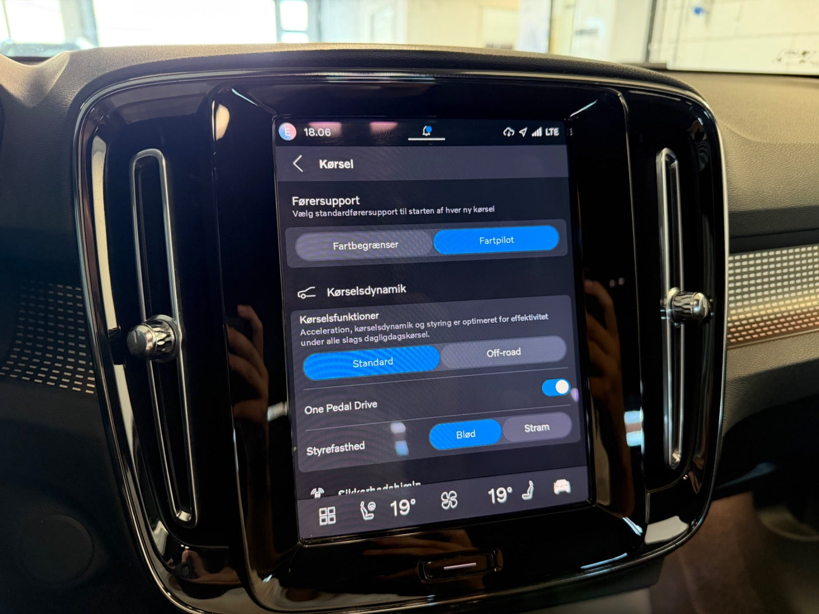 Sort Volvo XC40 fra 2022