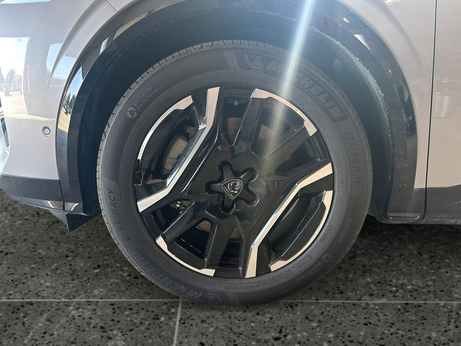 Grå Peugeot e-3008 fra 2026
