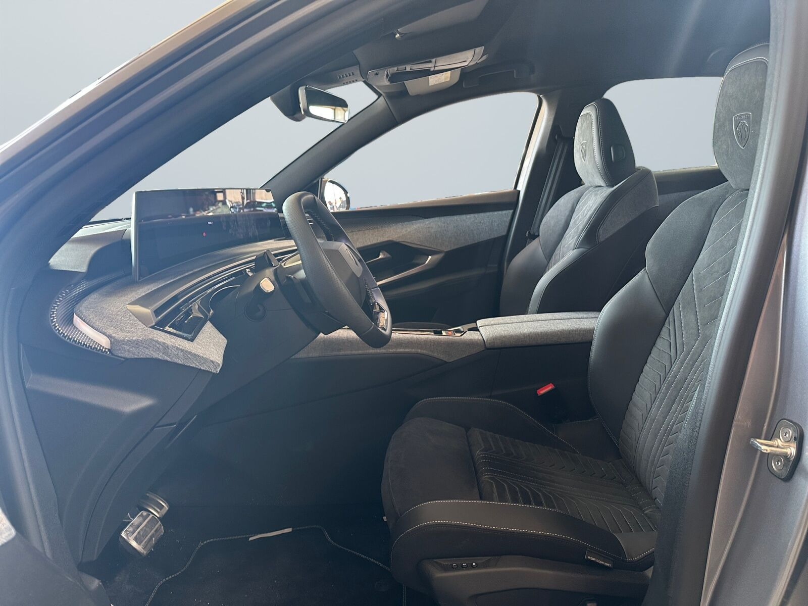 Grå Peugeot e-3008 fra 2026