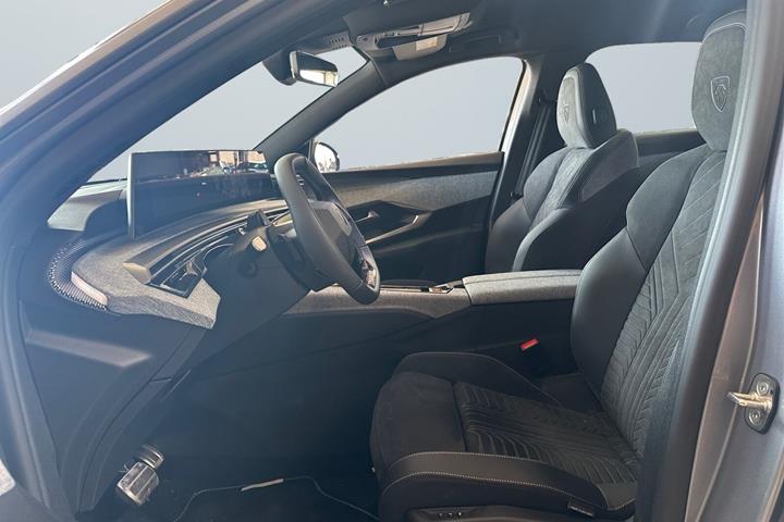 Grå Peugeot e-3008 fra 2026