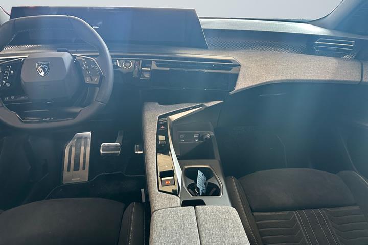 Grå Peugeot e-3008 fra 2026