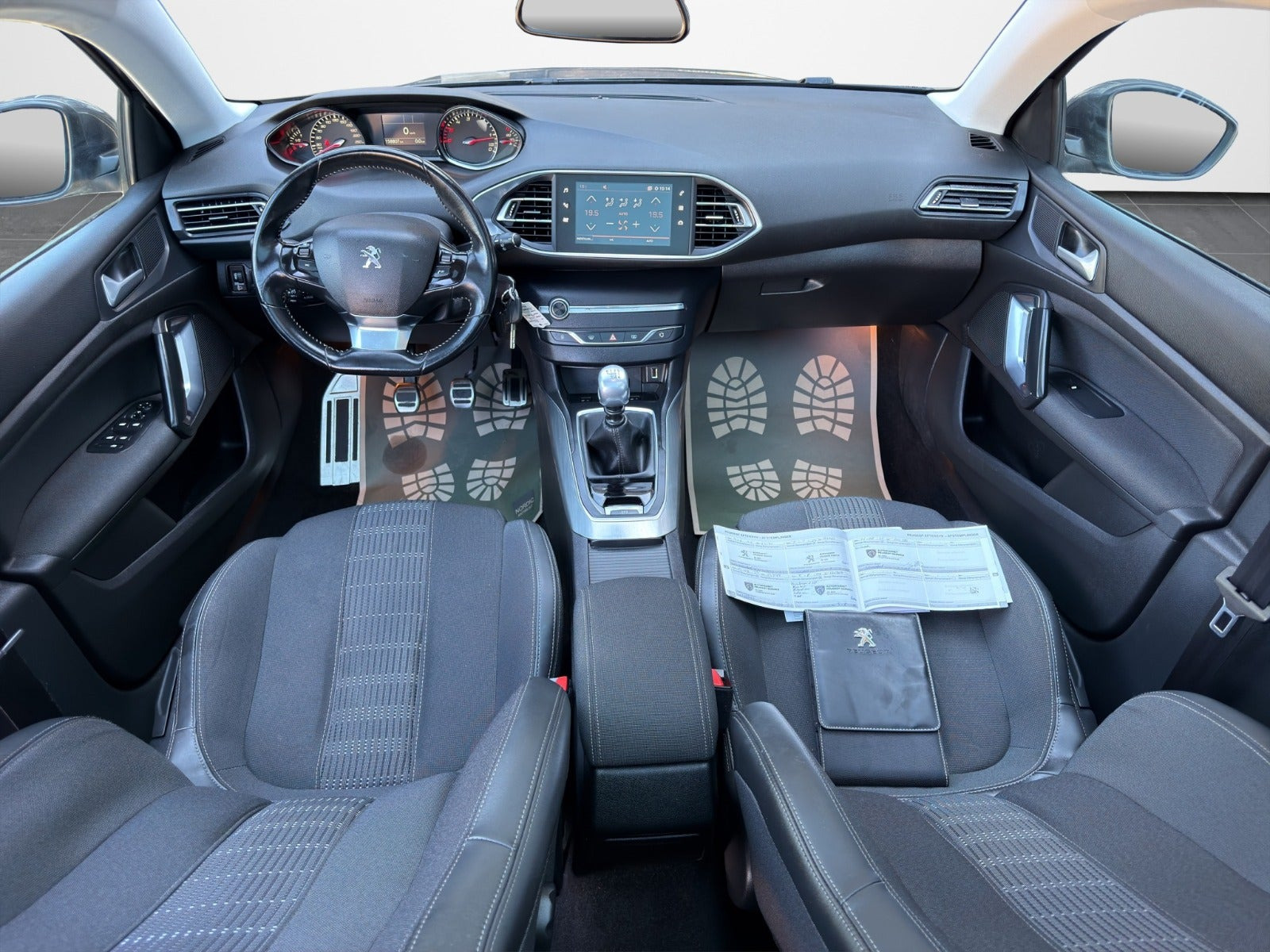 Grå Peugeot 308 fra 2018
