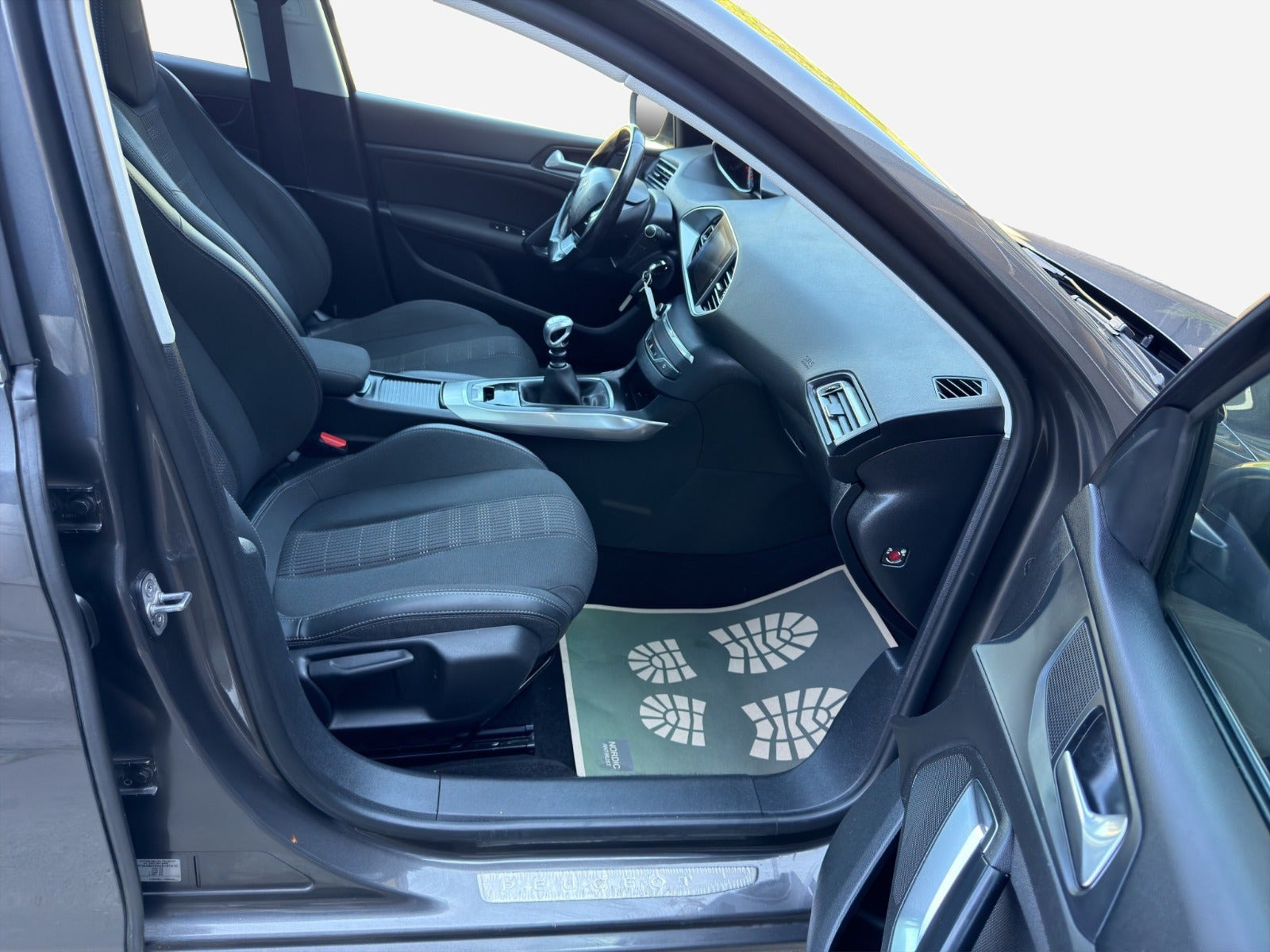 Grå Peugeot 308 fra 2018
