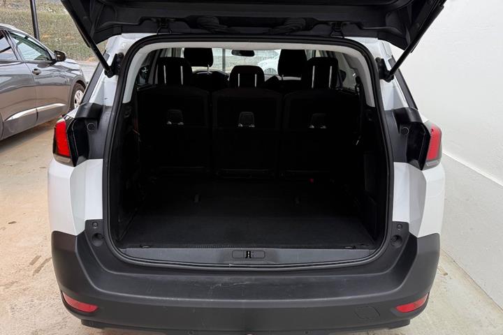 Hvid Peugeot 5008 fra 2018
