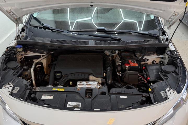 Hvid Peugeot 5008 fra 2018