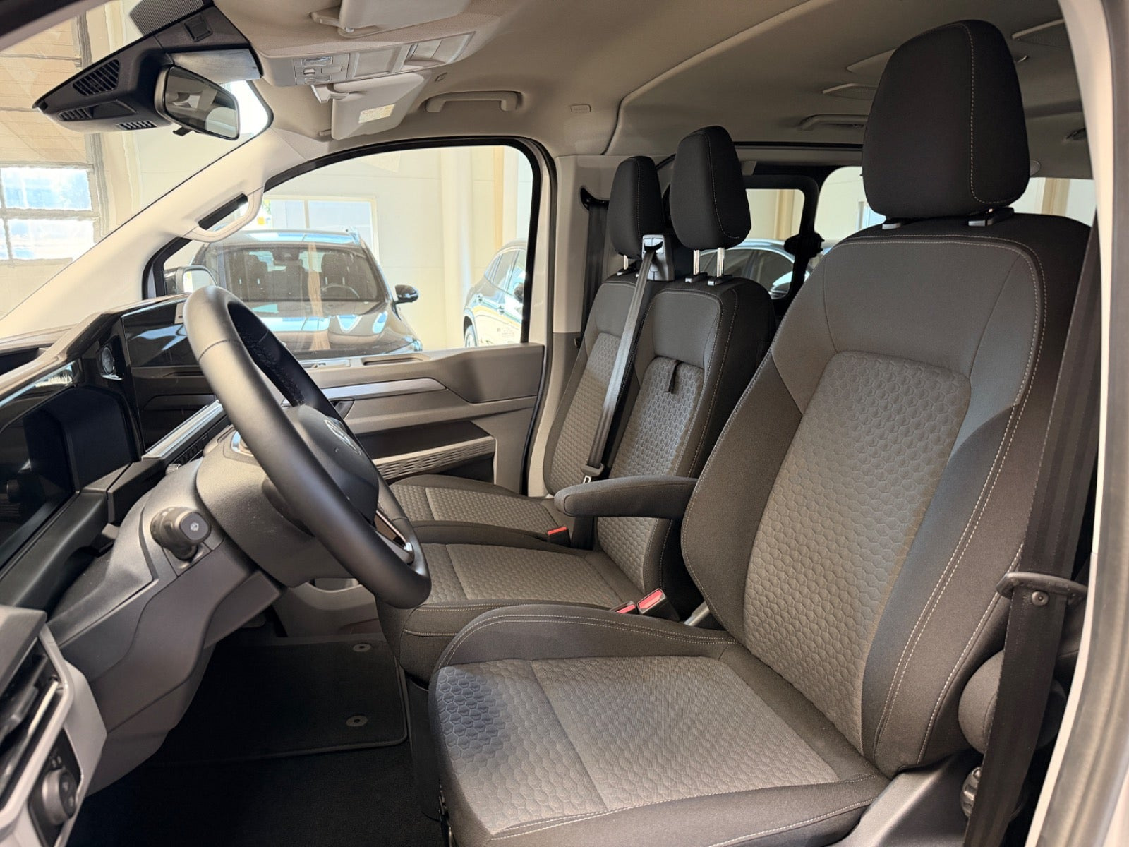 Grå VW e-Caravelle fra 2026