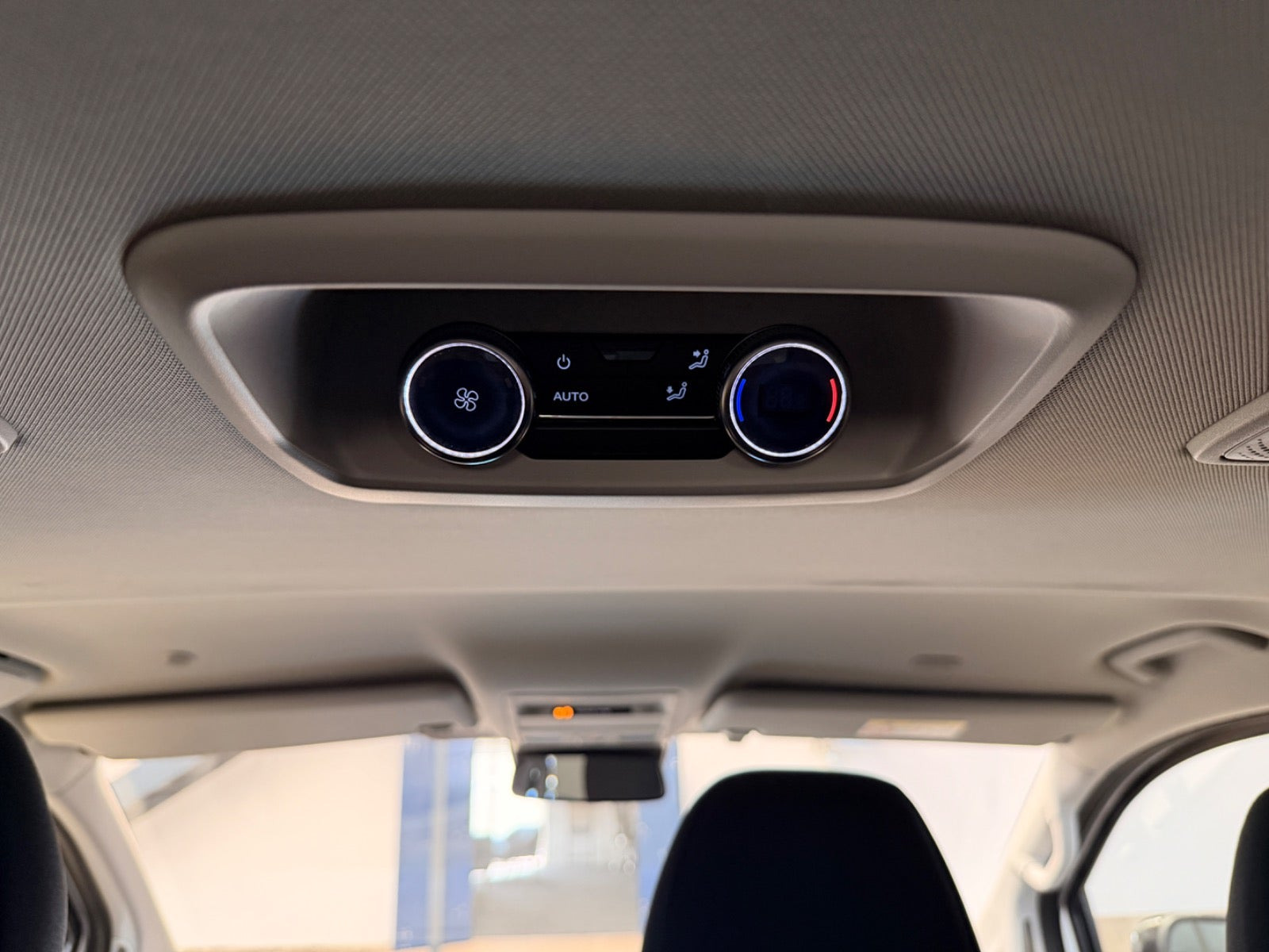Grå VW e-Caravelle fra 2026